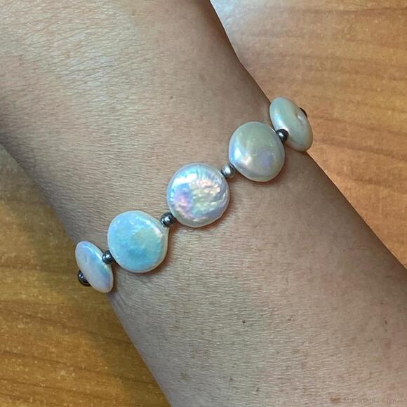 Native American Sterling Navajo Pearl Beads & 5 Pearl Coin Stretch Bracelet - Picture 2 of 10